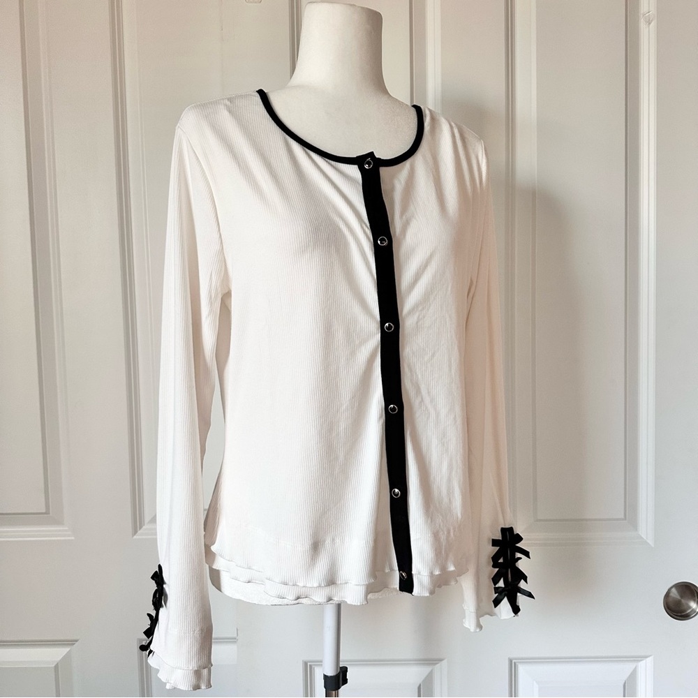 New Badgley Mischka White Cardigan Top Black Trim Bow Ribbon Cuffs Chic Ribbed - Picture 3 of 15